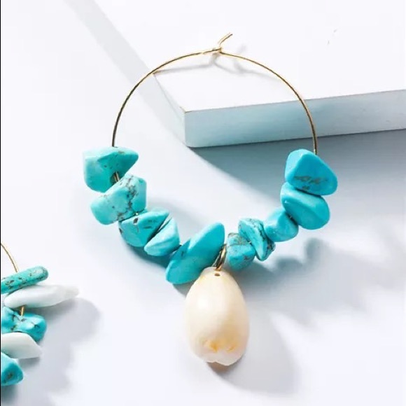 2/$35🖤 Anthro Blue Howlite Faux Turquoise Cowrie Shell Hoop Earrings - Picture 8 of 8